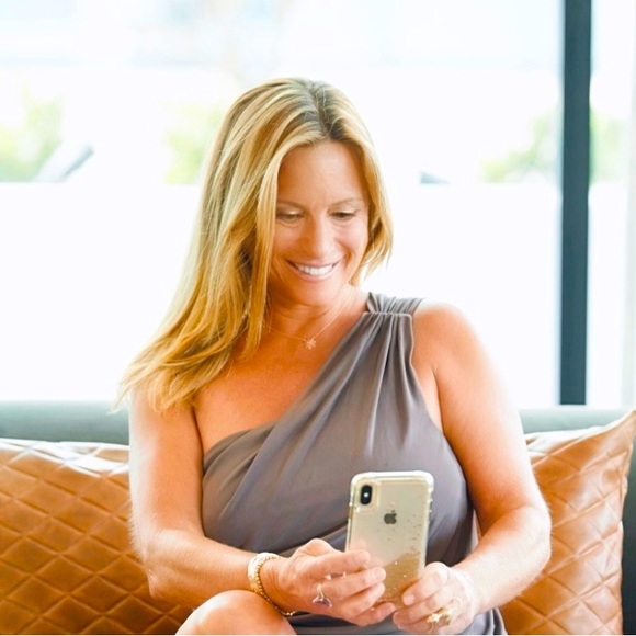 Meet your Posher, Audrie - Picture 4 of 5